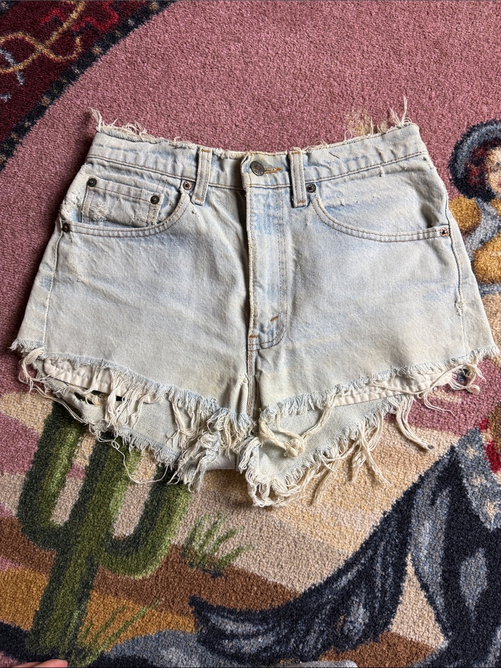 VINTAGE LEVI'S DENIM JEAN SHORTS DISTRESSED LIGHTWASH